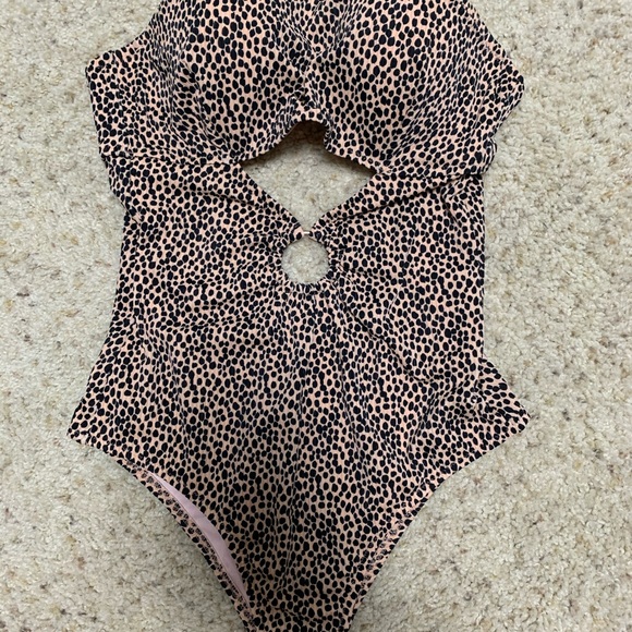 Animal Print Cut Out Ring Detail One Piece BQ8 - Picture 6 of 8